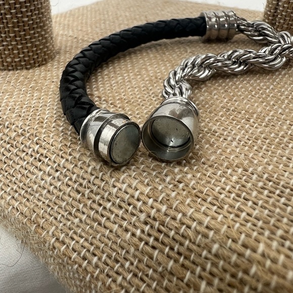 GM China stainless steel and leather bracelet with magnetic clasp - Picture 4 of 6